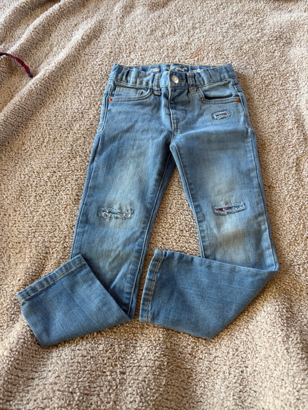 B51 Cat&Jack Skinny Stretch Jeans with Distressing and Sequin Detailing, 5t